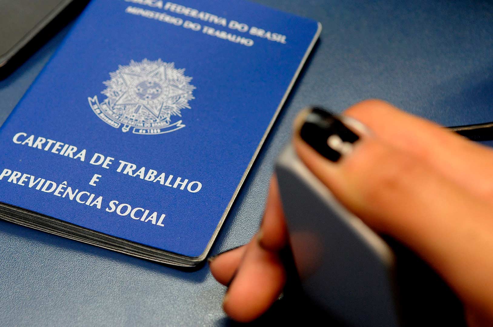Garotas de Programa têm direito ao auxílio emergencial? carteira assinada